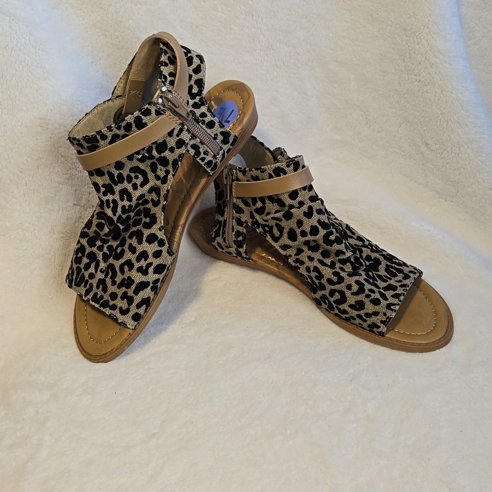 Blowfish Malibu Tan with Black Leopard Animal Print 1" Sandals Size 7.5